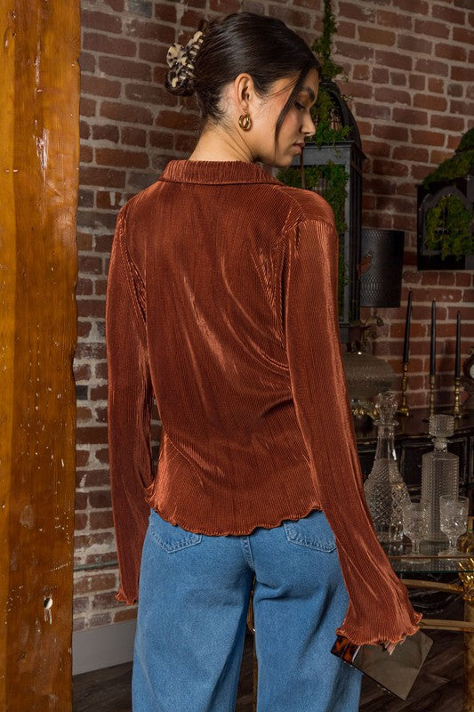 PLISSE LETTUCE HEM BLOUSE