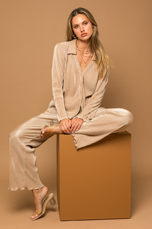 PLISSE LETTUCE HEM BLOUSE