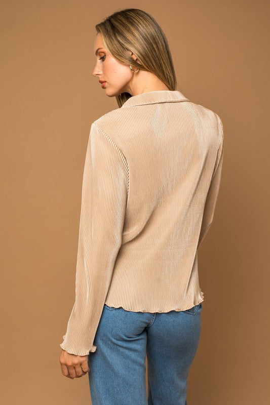 PLISSE LETTUCE HEM BLOUSE