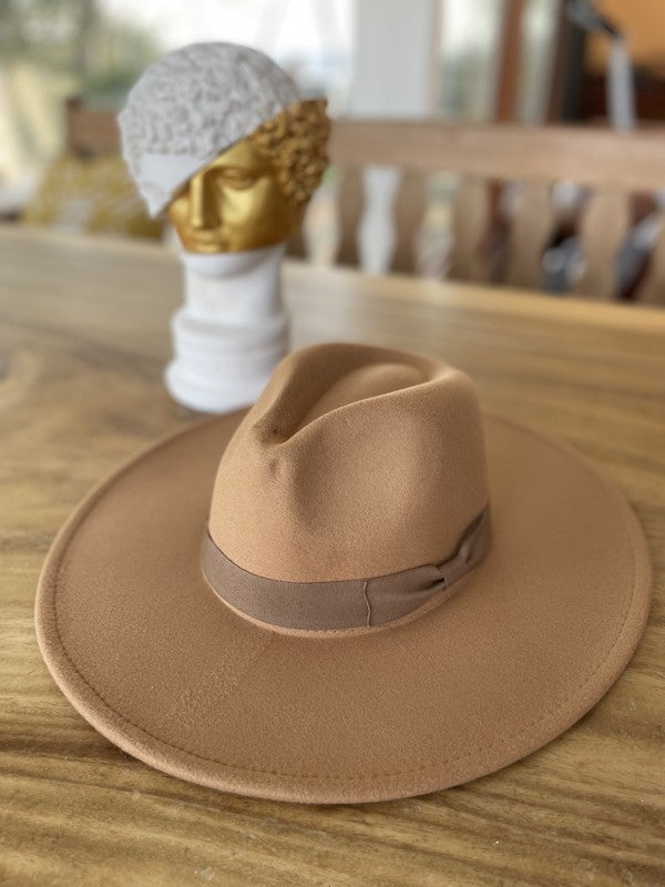 Wide brim panama hat in vegan felt