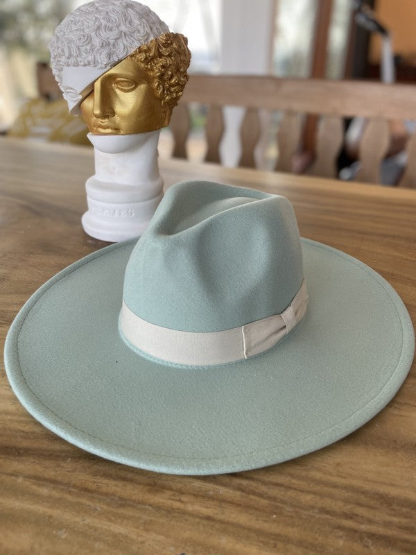 Wide brim panama hat in vegan felt