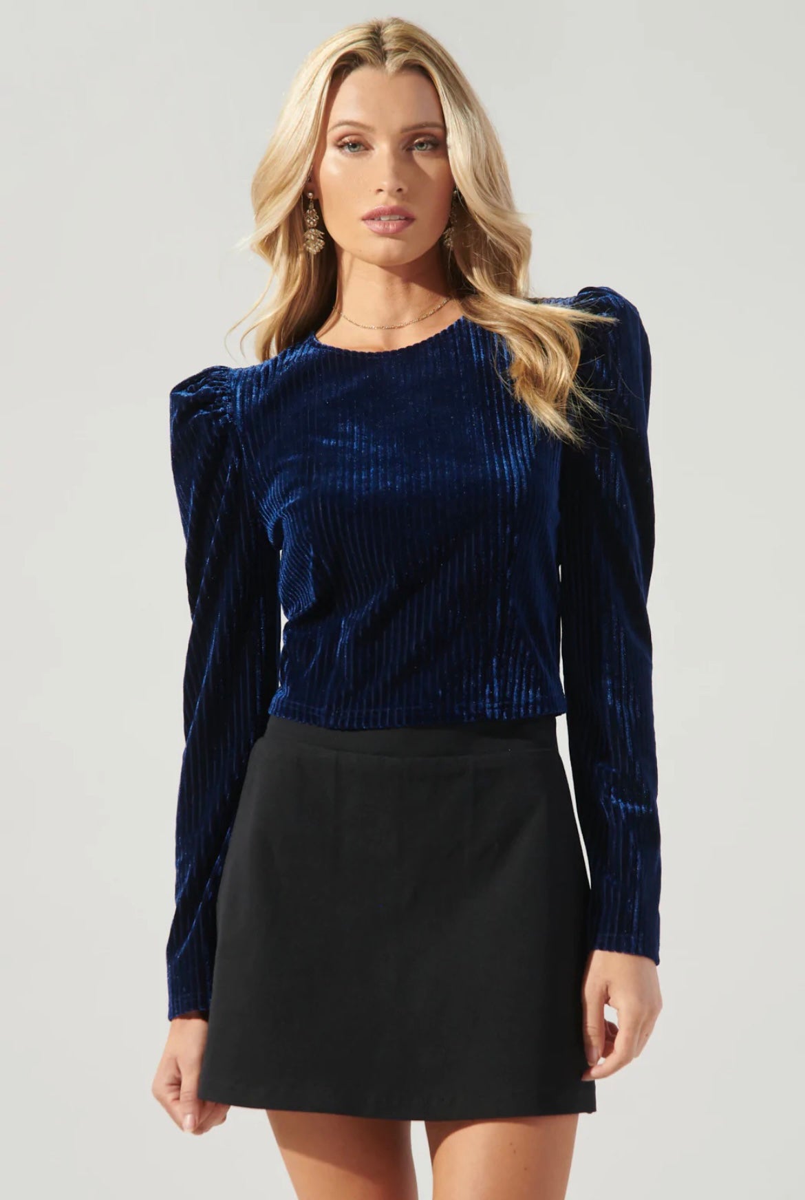 TAINTED LOVE VELVET RIBBED POWER SHOULDER TOP