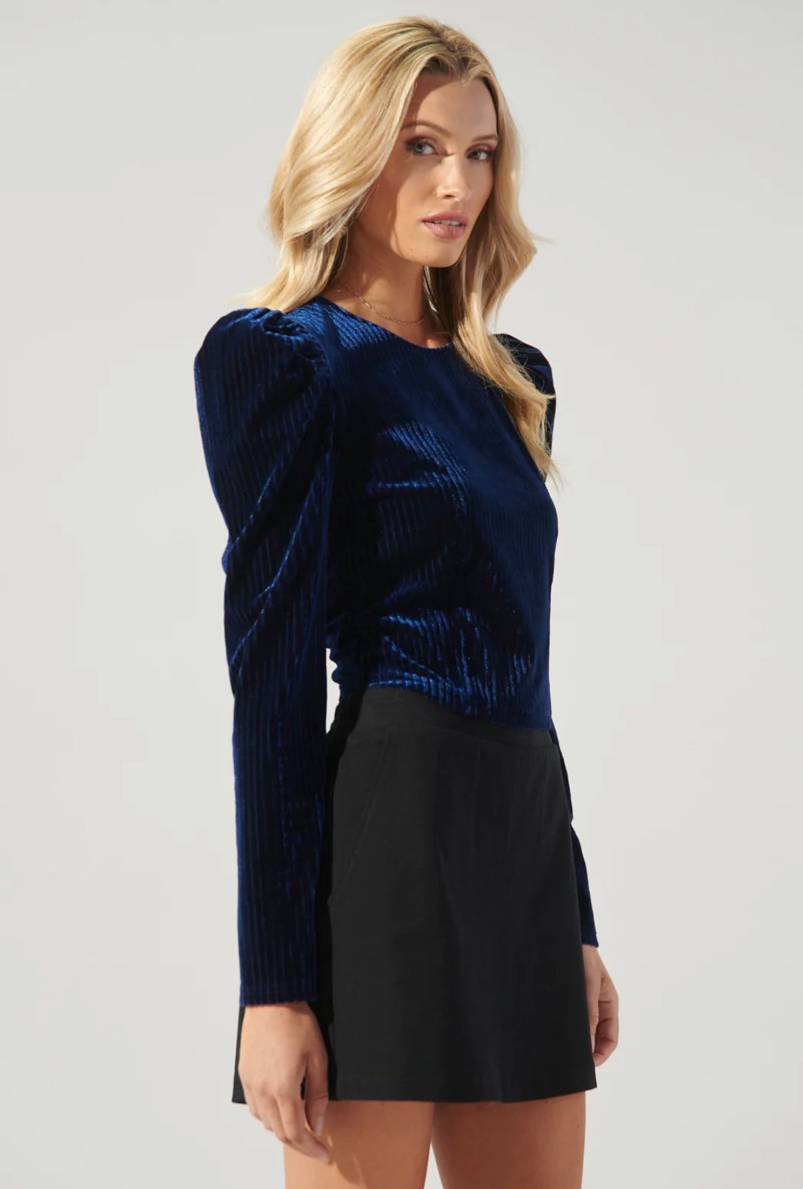 TAINTED LOVE VELVET RIBBED POWER SHOULDER TOP